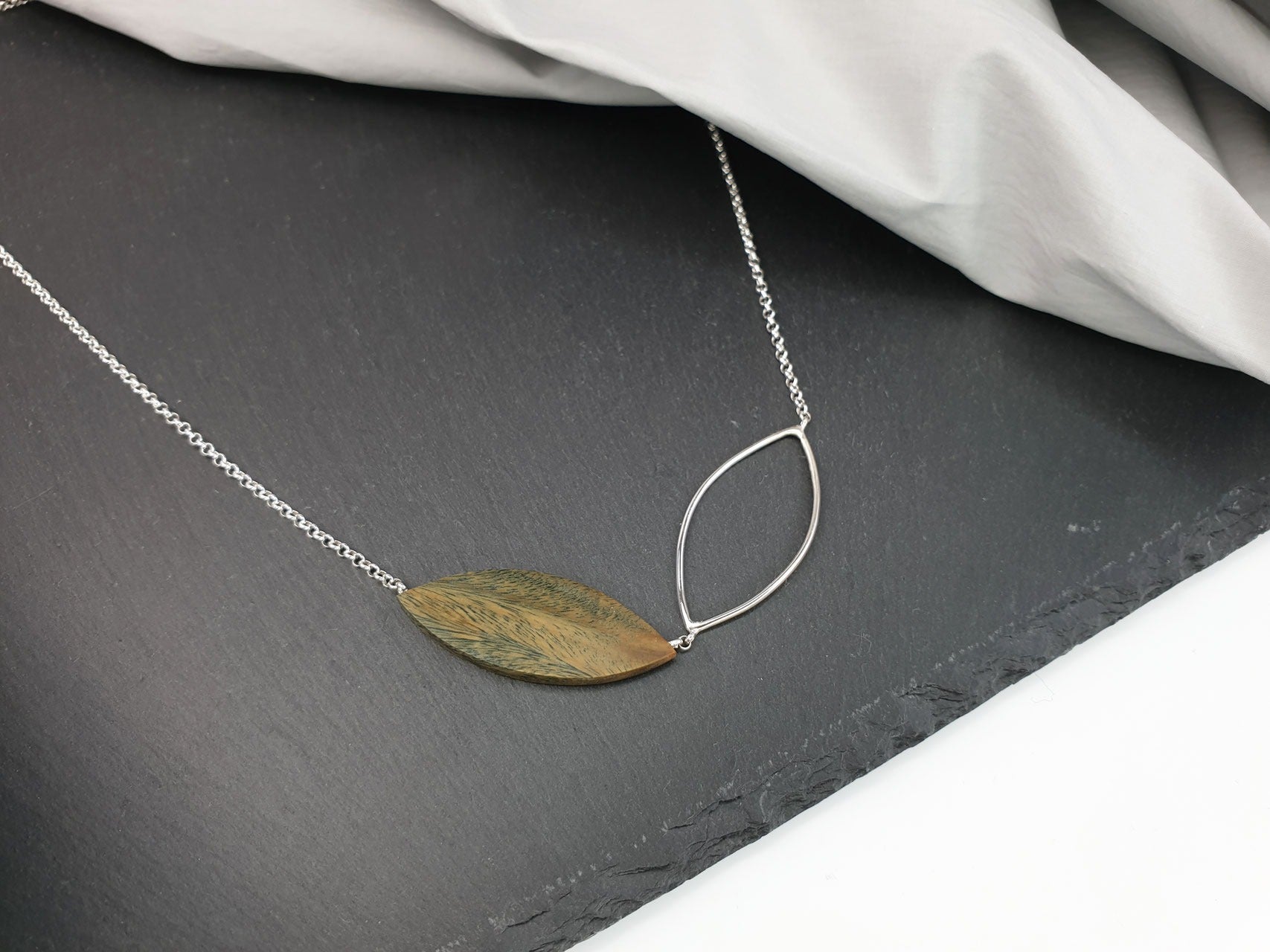 Kette Leaves Bulnesia