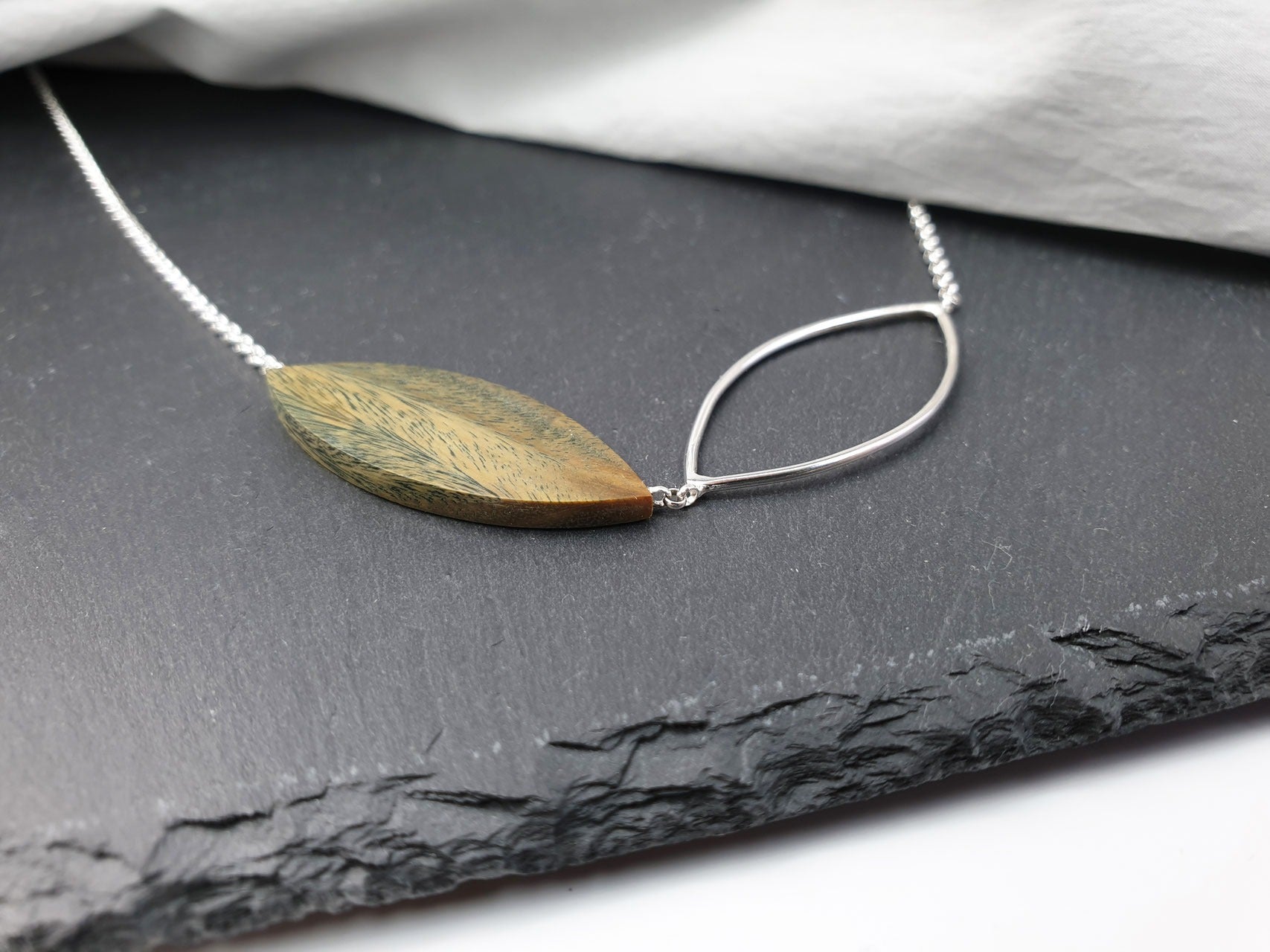 Kette Leaves Bulnesia
