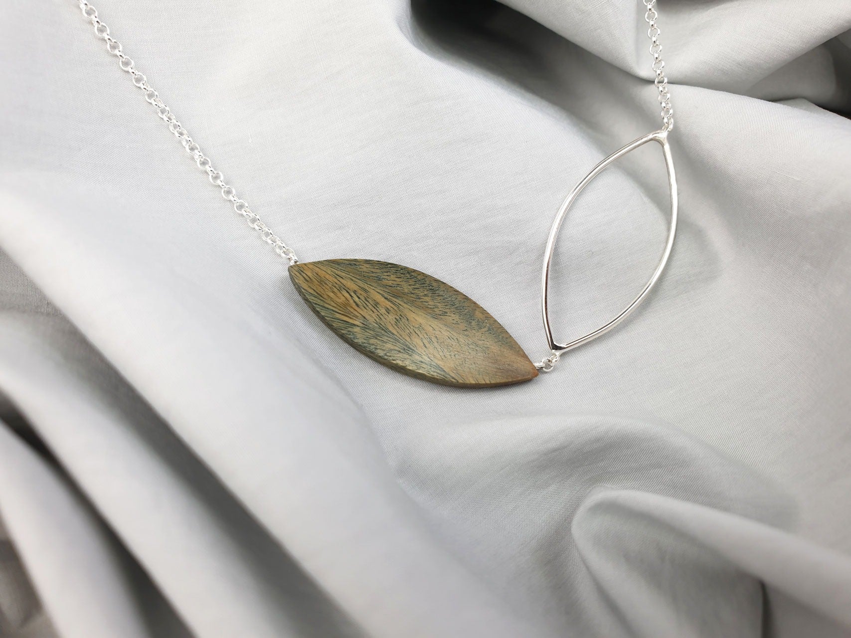 Kette Leaves Bulnesia