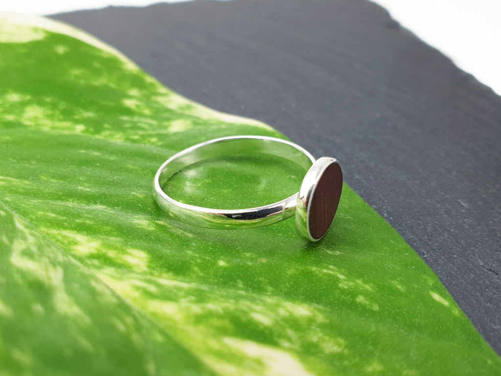Klassischer Ring mit Amaranthholz