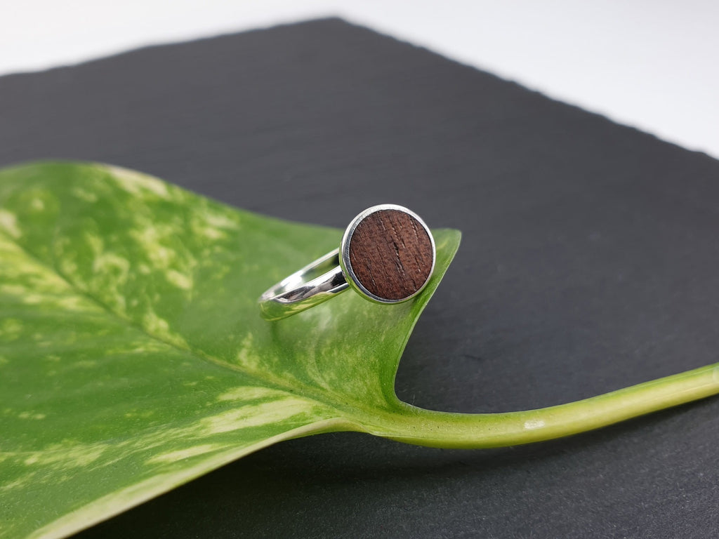 Klassischer Ring mit Walnussholz 6