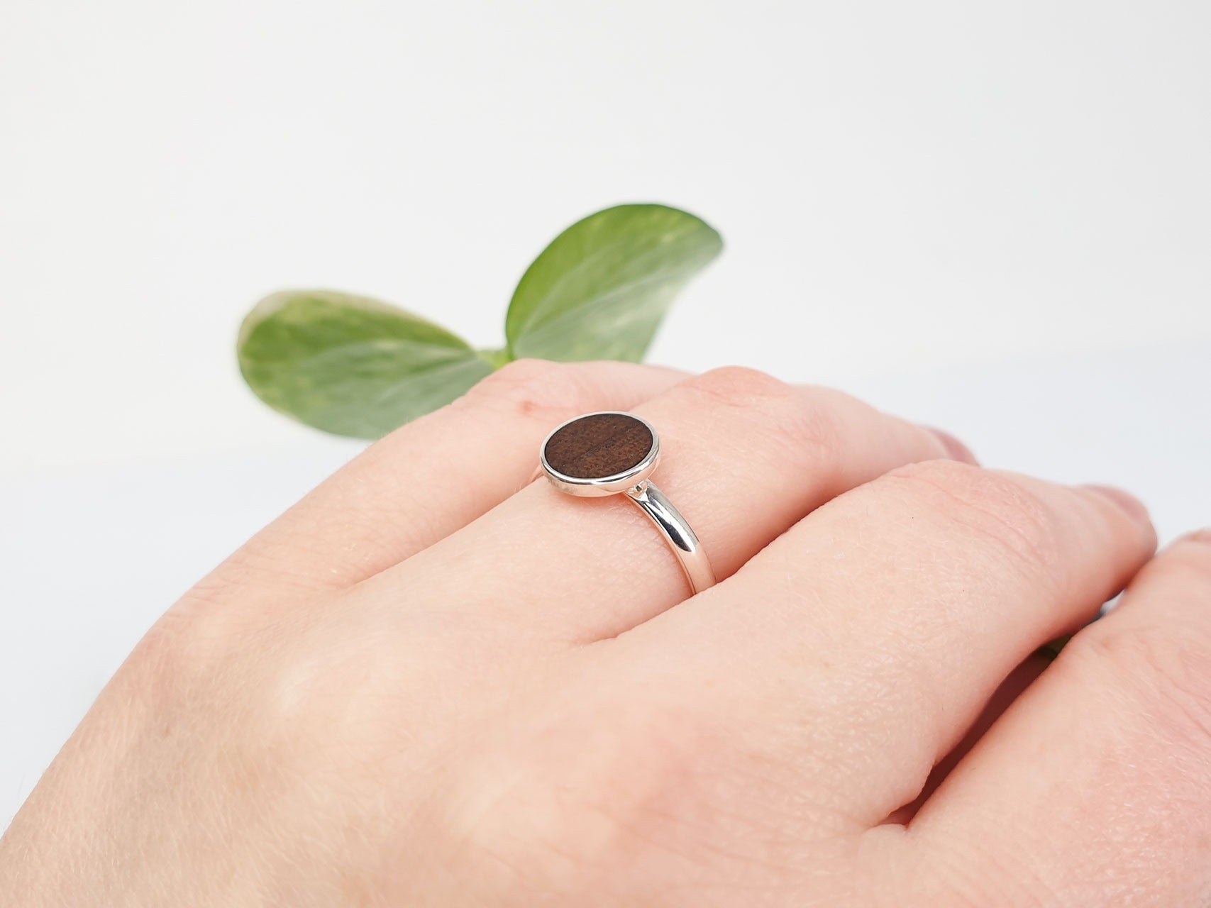 Klassischer Ring mit Walnussholz 6
