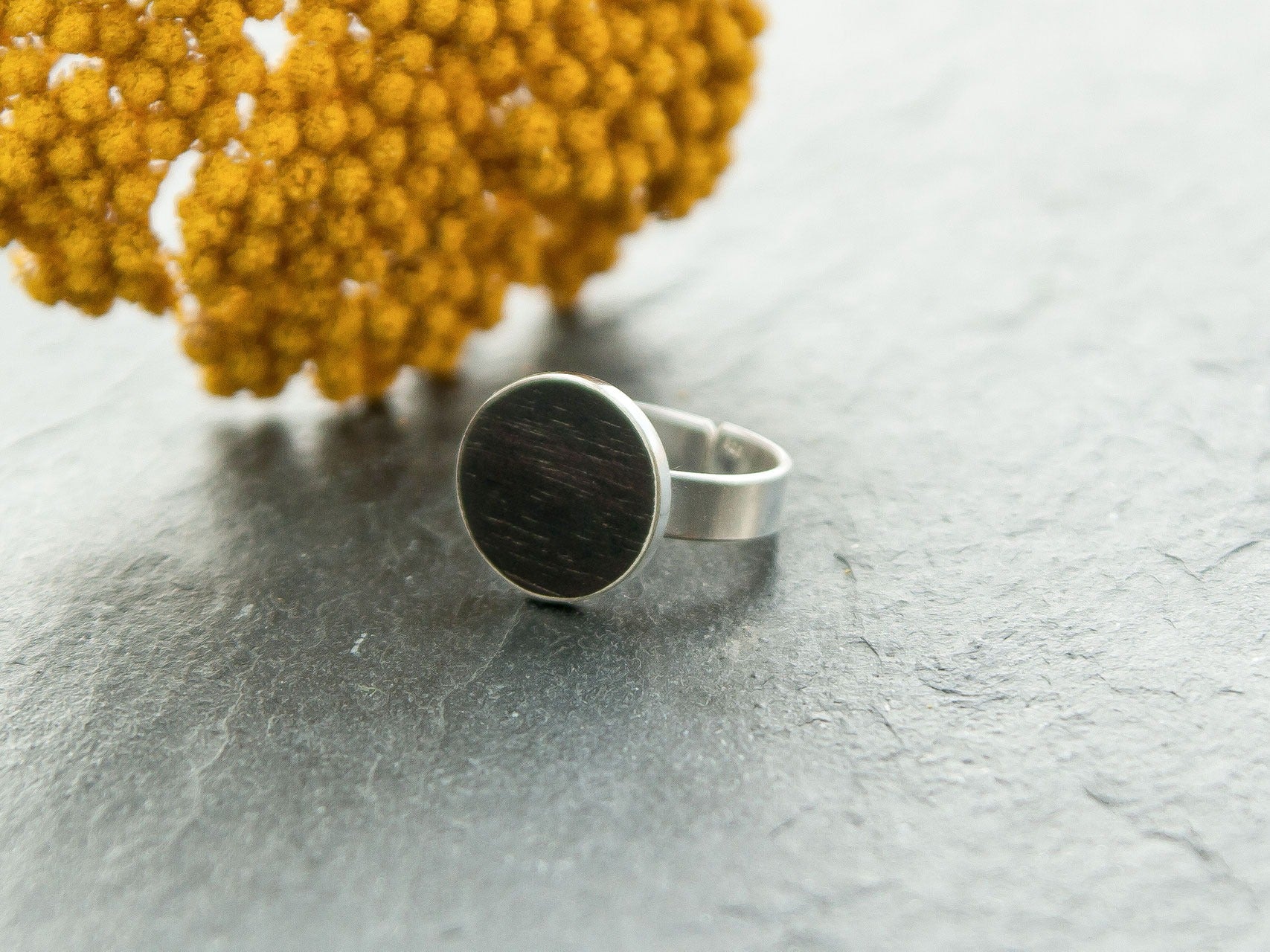 Großer Ring mit Ebenholz (größenverstellbar)