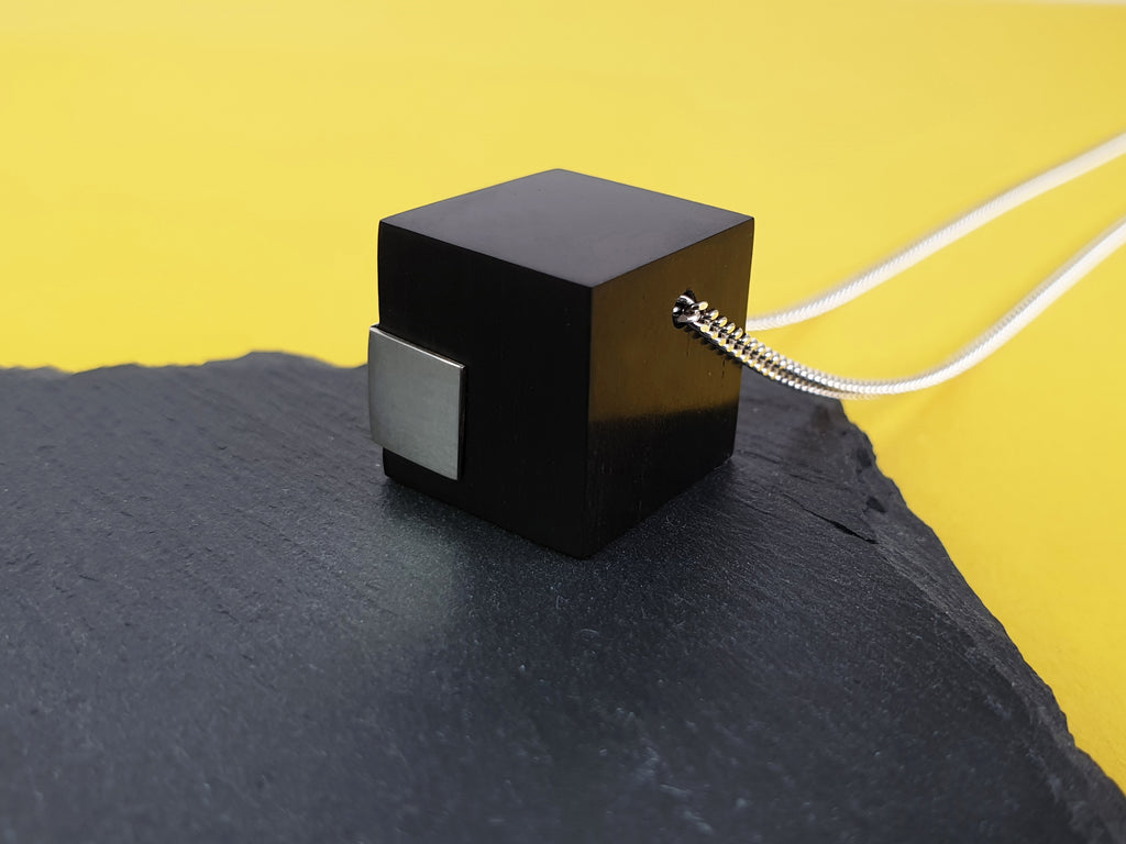 Kette Monochrome Kubus