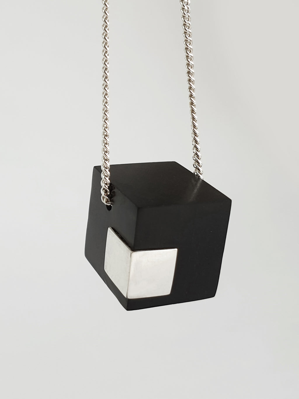 Kette Monochrome Kubus