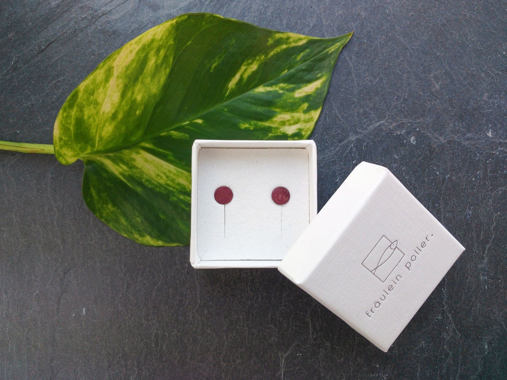 Ohrstecker Amaranth rund klein