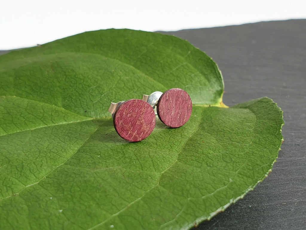 Ohrstecker Amaranth rund klein