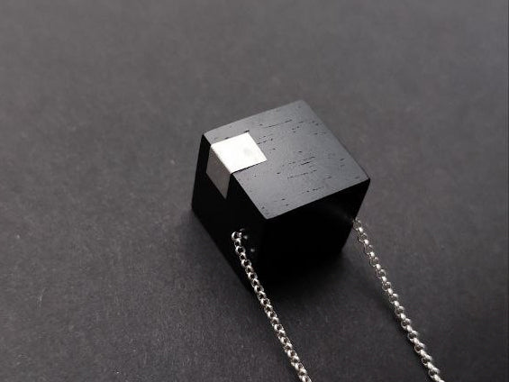 Kette Monochrome Kubus
