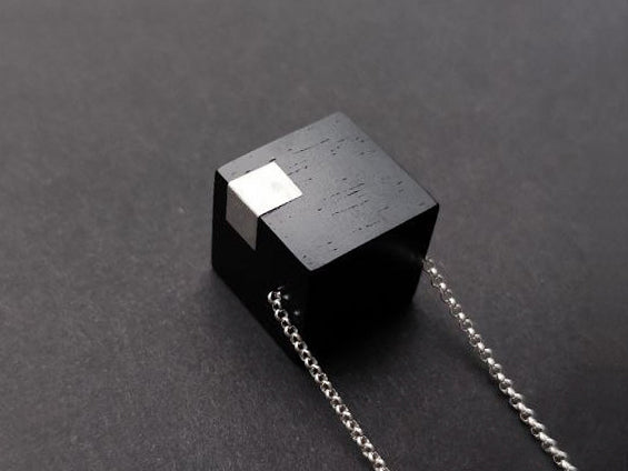 Kette Monochrome Kubus